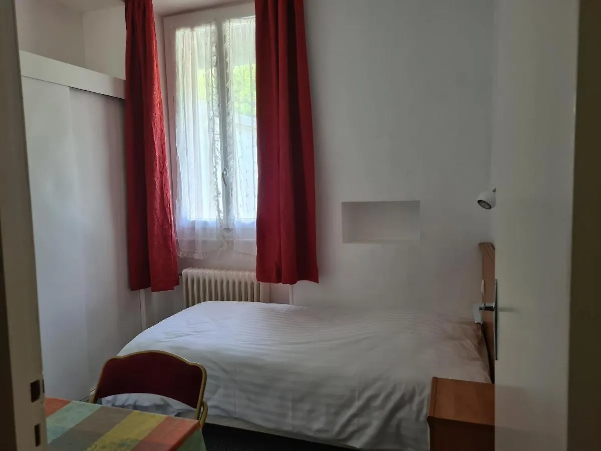 **  Hotel Bellevue Chambon-sur-Lac France