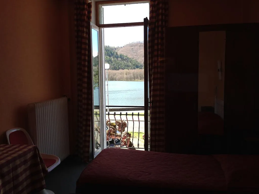 **  Hotel Bellevue Chambon-sur-Lac France